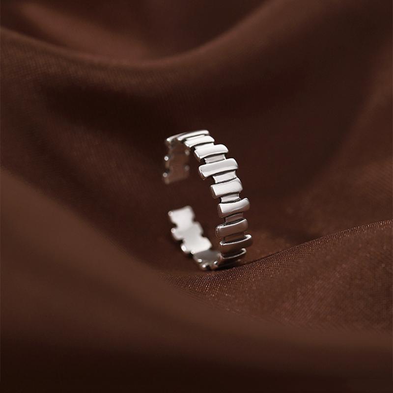 Silver Color Hollow Cross Ring for Women, Irregular Line Geometric Design, Open Adjustable Jewelry, Minimalist Gift