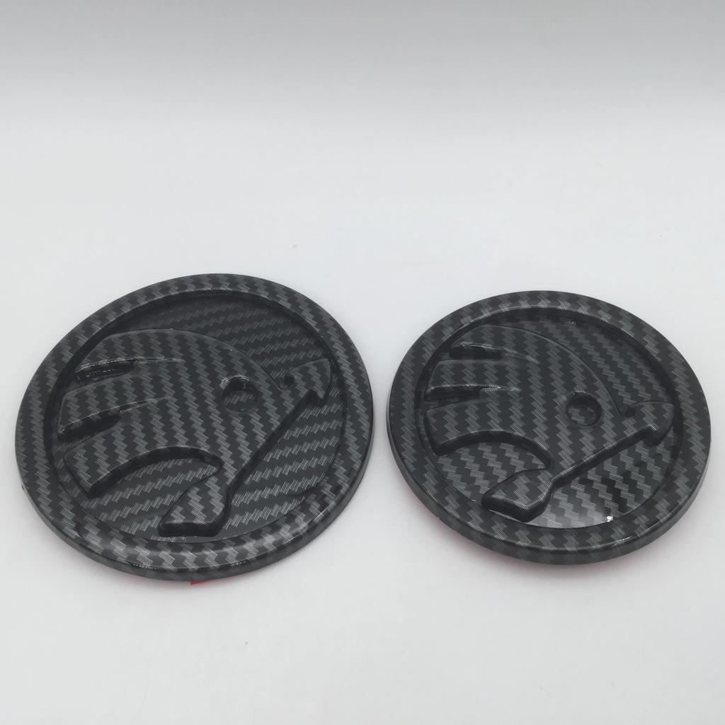 Samolepka na auto 2ks 90mm 80mm pro vůz SKODA Přední mřížka Kapota Znak na kapotě Zadní nárazník Kufr Samolepka Odznak Stylingový doplněk