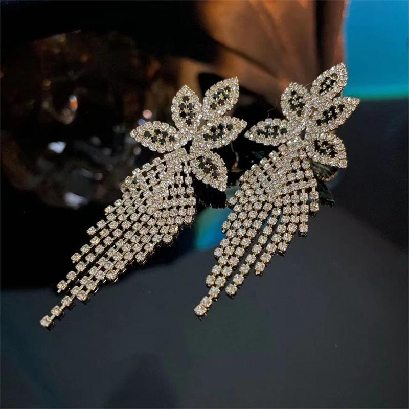 S925 Silver Needle Rhinestone Tassel Earrings - Exquisite Long Claw Chain with Colored Diamonds, European & American Style