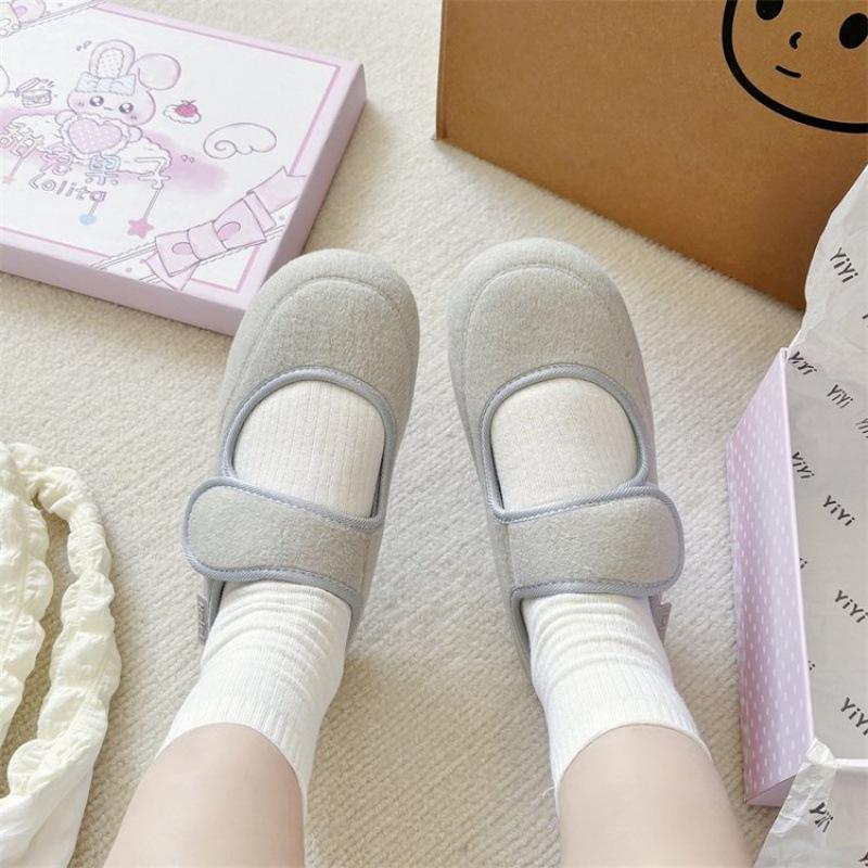 

Туфли на плоской подошве с круглым носком, одинарные, из искусственной кожи, с мелким вырезом, на шнуровке спереди, низкие, на низком каблуке (меньше см) 40 серый