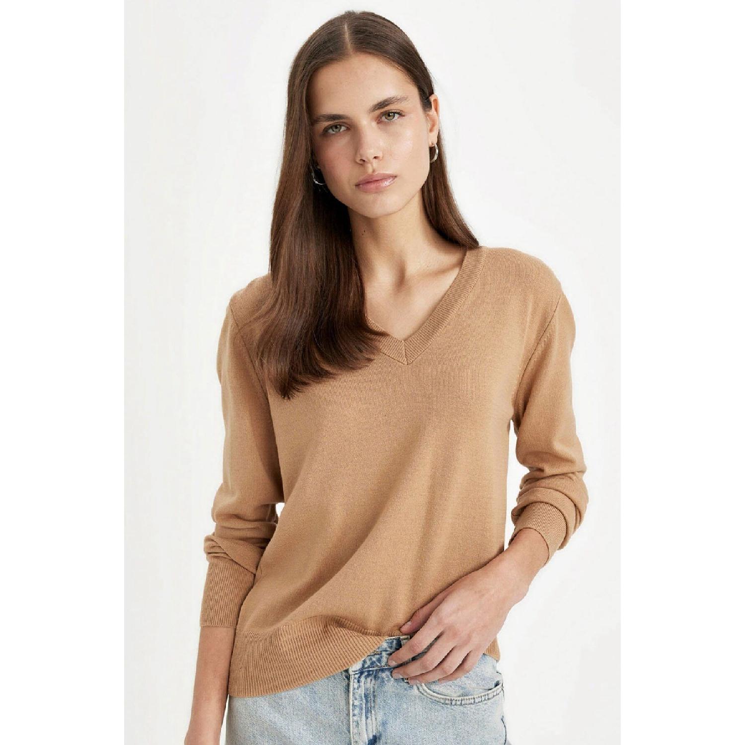 

Базовый однотонный трикотажный свитер с мягкой текстурой и v-образным вырезом Relax Fit C4024ax24wn XS экрю