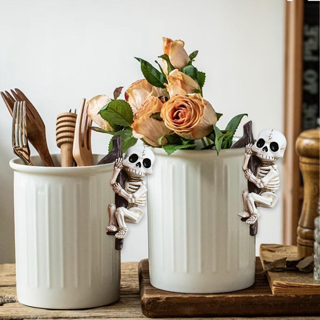 2PCS Halloween Decor Climbing Skeleton Figurine,Flower Pot Hanger Mini Skeletons Halloween Resin Skeleton Ornament for Bonsai Planter Edge Decoration