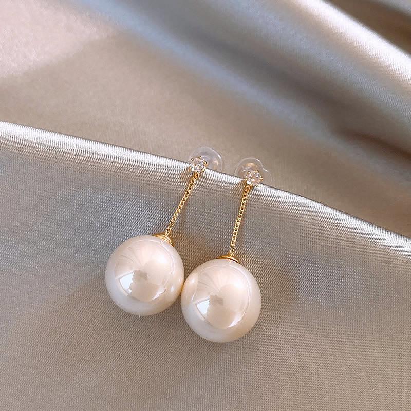 Luxe Pearl Rhinestone Earrings: Trendy Korean-Inspired Studs with Elegant Design