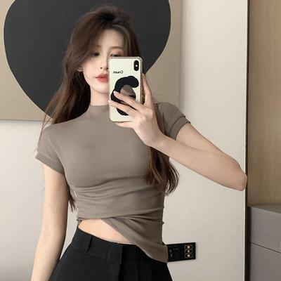 Letní top s krátkým rukávem a polovičními výstřihem