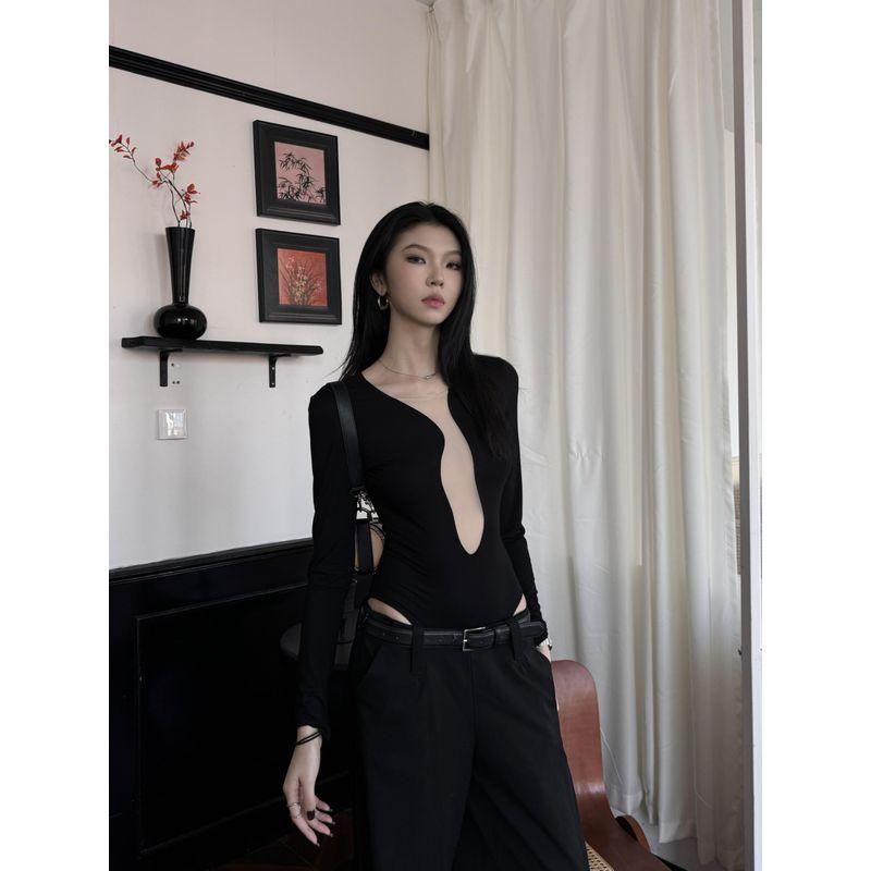 

Модный сексуальный комбинезон Wind Vision с полым сетчатым дизайном, осень 2024, новый дизайн, нишевый стиль, черные топы Black Cut Out Gauze jumpsuit M