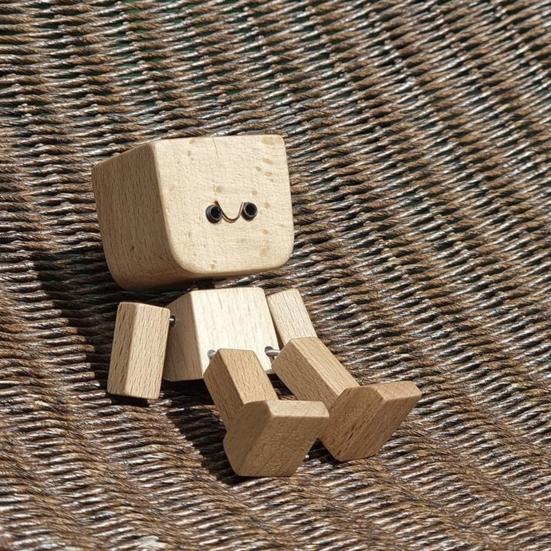 1/2 Sets Shaking Wooden Man Figurine with 12 Magnetic Expressions Handmade Shaking Feet Wooden Doll Car Dashboard Desktop Decoration