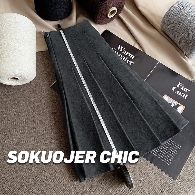 Women's High-Quality Black Wool Blend A-Line Pleated Skirt - Thick, High-Waisted, Slimming, Plus Size, Short Length for Autumn & Winter.