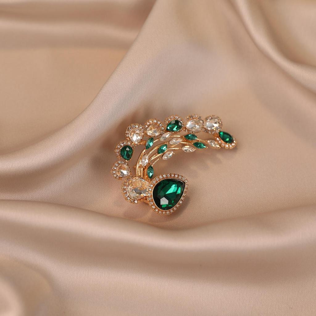 Elegant Pearl Brooch for Women's Suits - High-End Jewelry Pin