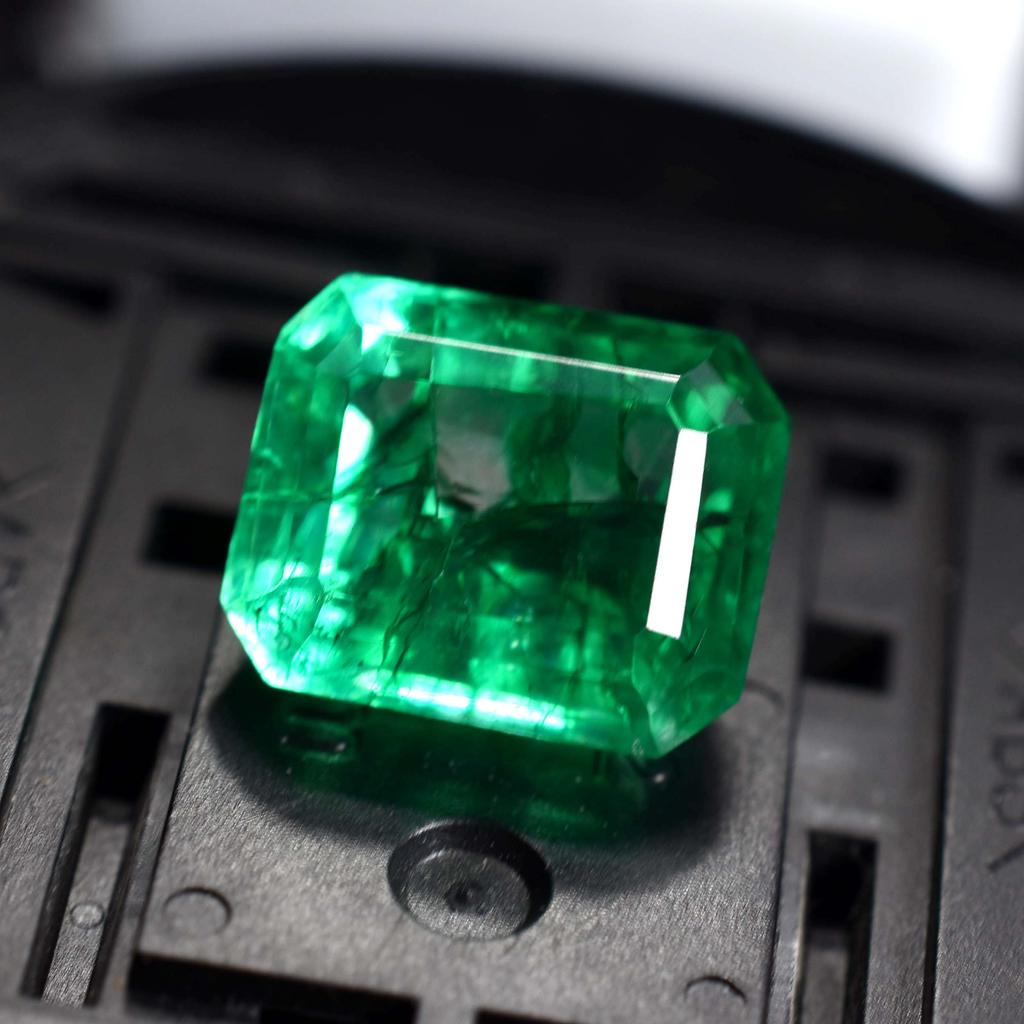 Most Demandable Natural Muzo EMERALD Green 8.00 Ct CERTIFIED Gemstone Emerald AM-188