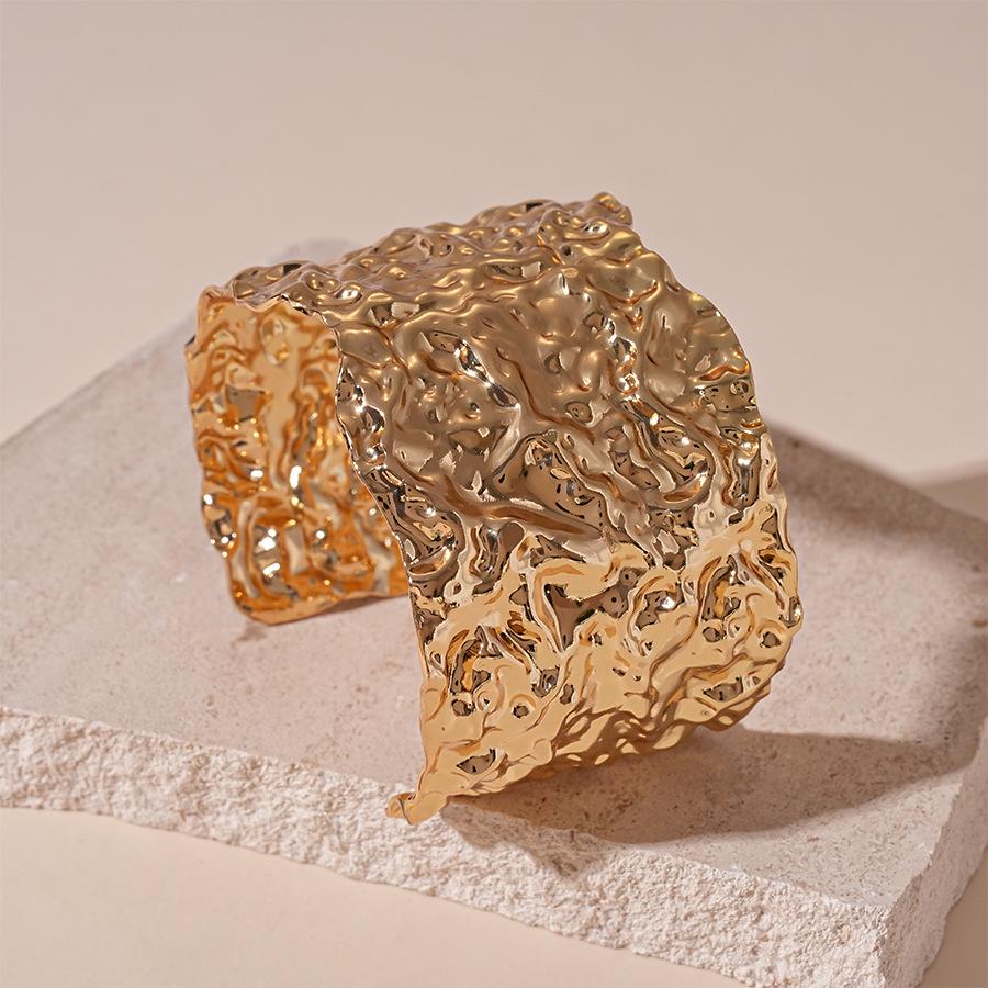 Geometric Metallic Irregular Wrinkled Open Bangle: High-End European and American Women's Jewelry