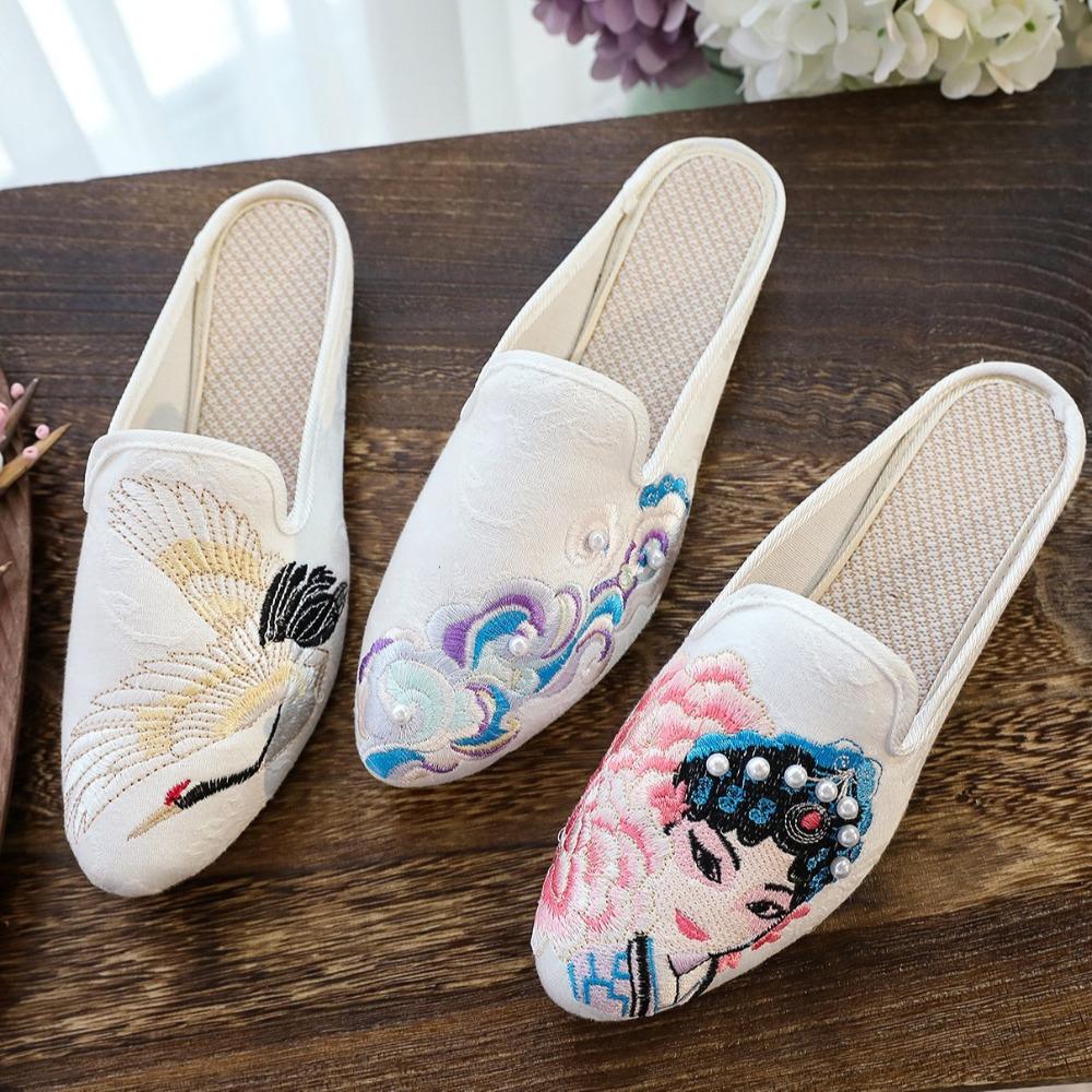 Pantoufles en tissu de coton pour femmes à la mode Broderie Opéra de Pékin Nuage Auspicieux Diapositives Confortables Dames Maison Extérieur Chaussures Pointues