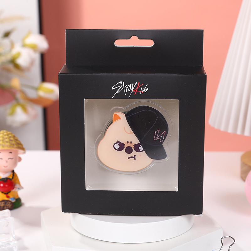 

Светящийся мультяшный акриловый значок Stray Kids - Дизайн сделай сам