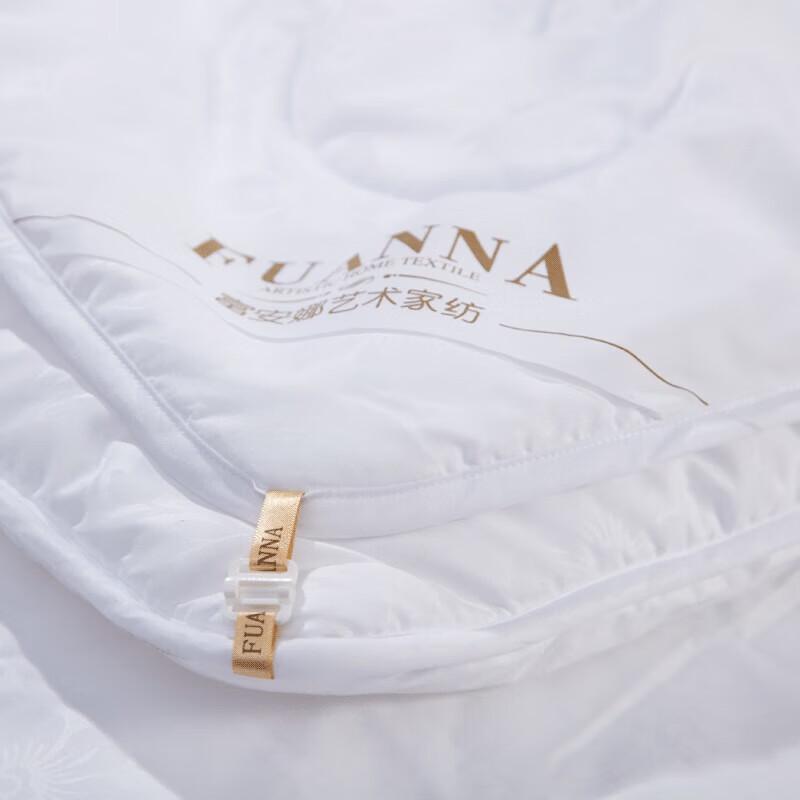 FUANNA Gentle Seven-Hole Two-in-One Quilt