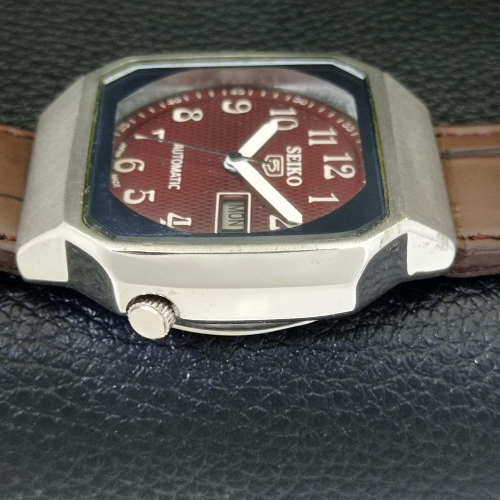 Seiko 5 AUTOMATIC JAPAN MENS 7009A VINTAGE MAROON COLOR DIAL WATCH A702327-5 R124-a702327