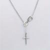 1 Pièce de Collier Croix Nombre Chanceux 8, Collier Court Simple et de Niche, Bijou Polyvalent Pour le Quotidien Décontracté