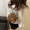 Leopard print chain shoulder bag fashion Baker handbag niche design messenger women's bag texture dinner bag