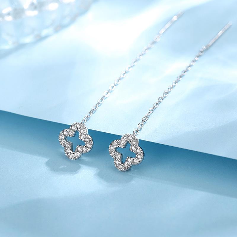 Four-leaf Clover Fringed Stud Earrings for Women's Retro Niche Ins Design Sense High-end Versatile Personalized Earrings