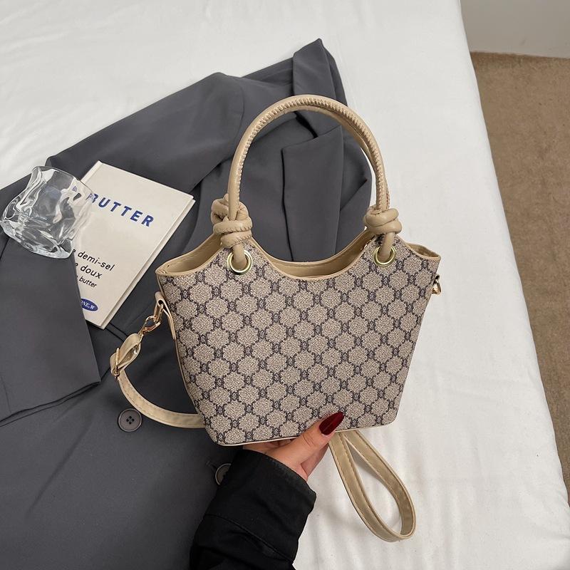 European and American Shoulder Bag Oblique Span Bag 2025 New Trend Versatile Bucket Bag French Retro Underarm Women's Bag