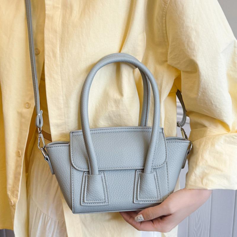 Underarm bag, shoulder messenger bag 2025 new trendy fashion, foreign style texture, commuting to work, portable bucket bag, bag woman