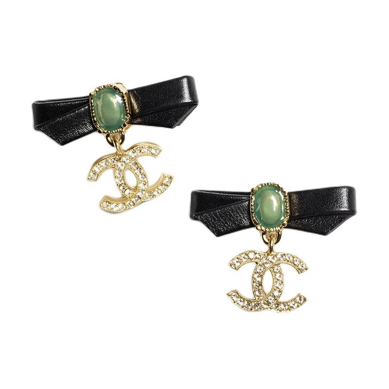 

CHANEL [24A New Product] Bow Style Metal Earrings Women s Gold золотий
