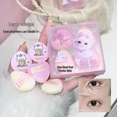 Puf de pudră Gegebear Cloud Feeling: Pudră multifuncțională iluminatoare și blush tip cushion pentru aplicare uscată sau umedă.