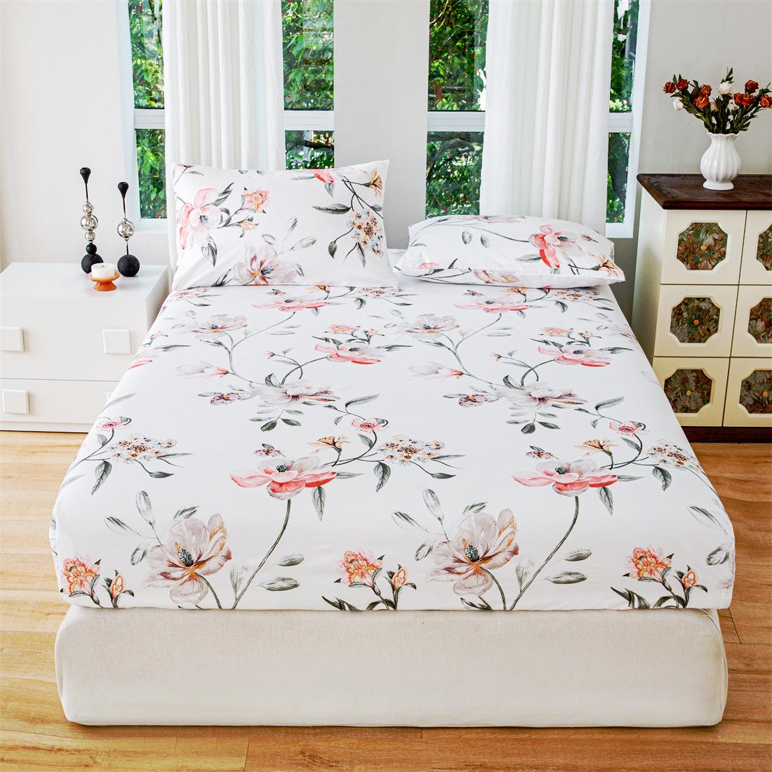 

Набір з трьох предметів: простирадло на гумці з квітковим принтом, стійке до плям, та наволочки Fitted Sheet 152x203x40cm