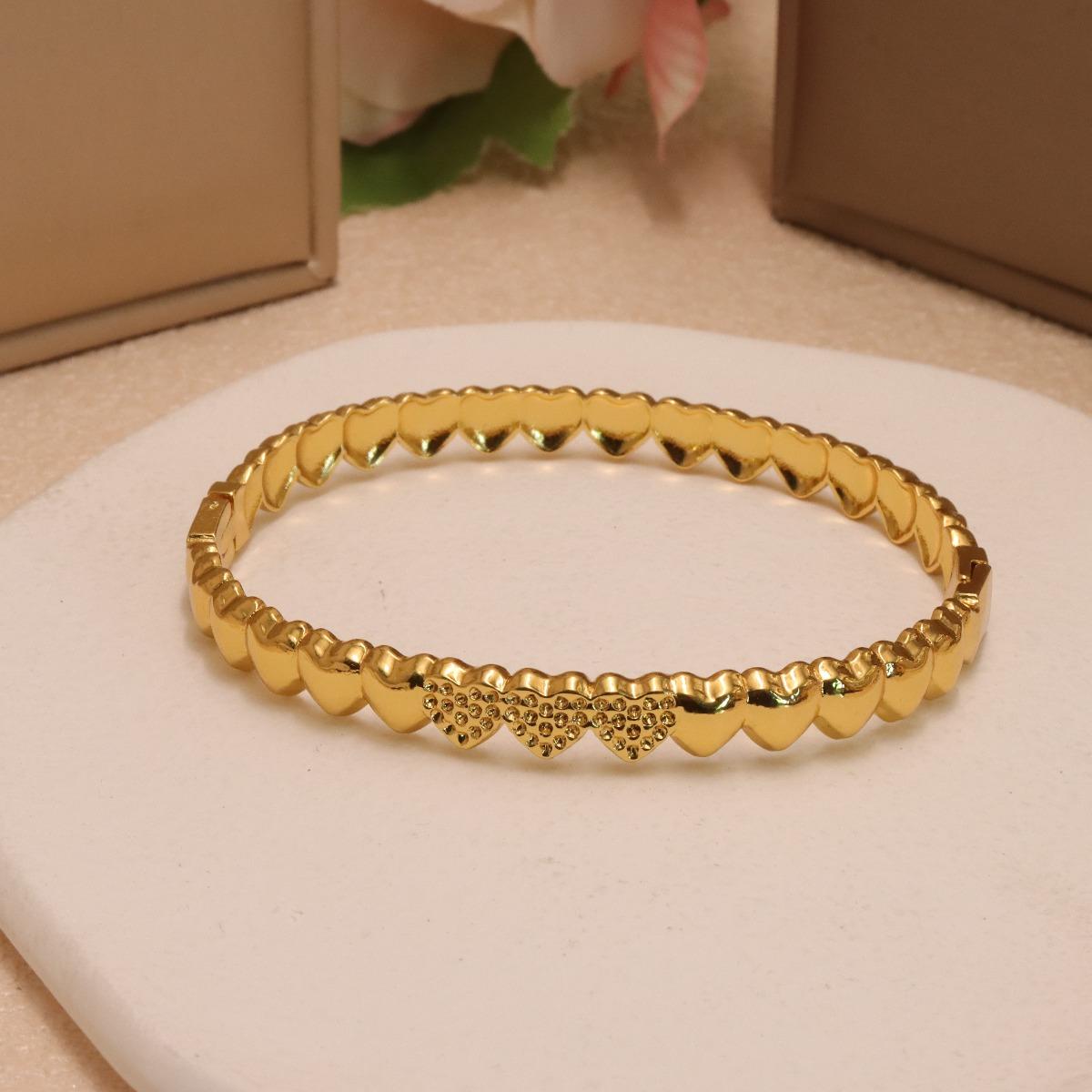 

Elegant Gold-Plated Heart Bracelet for Women Honeycomb Design High-Quality Stainless Steel Luxury Fashion Zircon 58-60mm