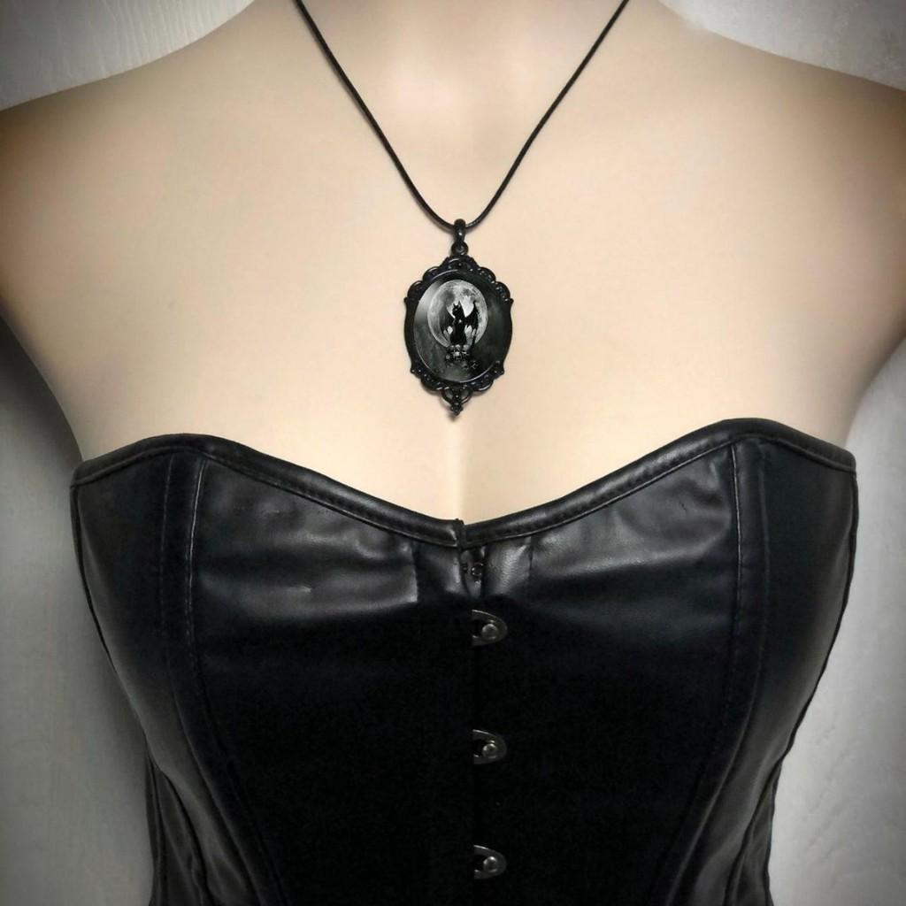 Gothic Punk Resin Pendant Necklace With Animal Charm For Women Autumn Winter Fashion