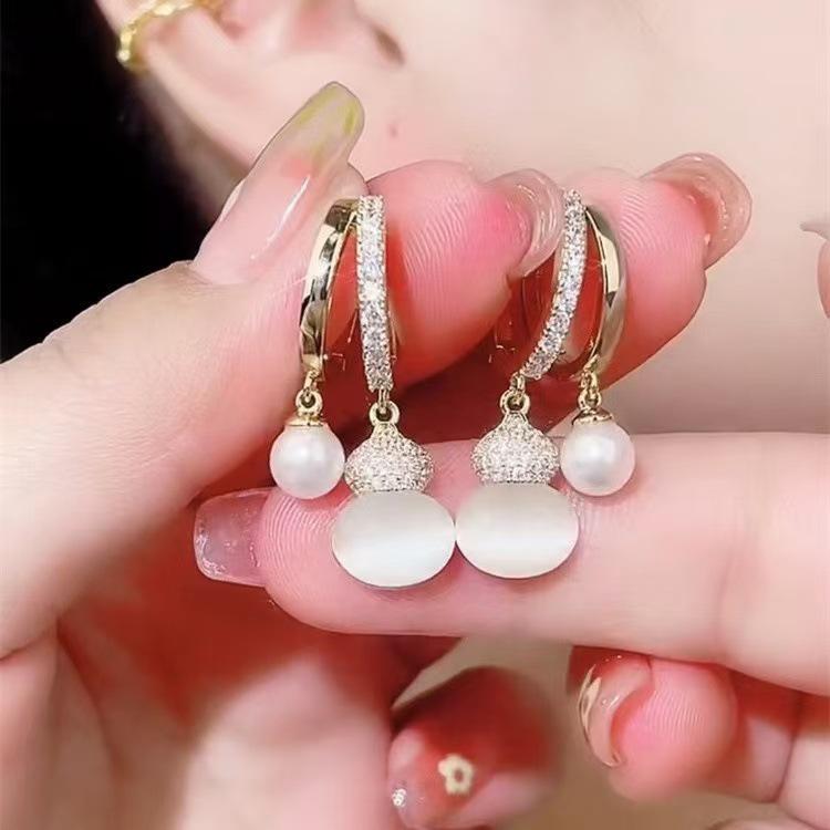 Gourd Fashion Elegant Stud Earrings - High-End, Simple Design, Unique Ear Jewelry