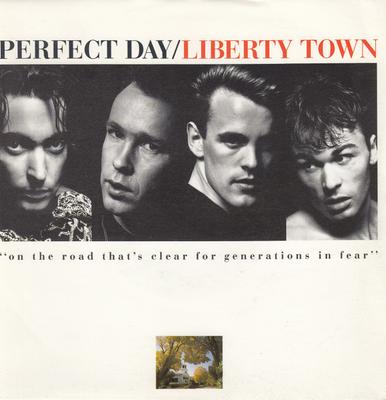 7-Zoll Schallplatte PERFECT DAY - Liberty Town LON214 London Records 1988 UK Rock Gebraucht