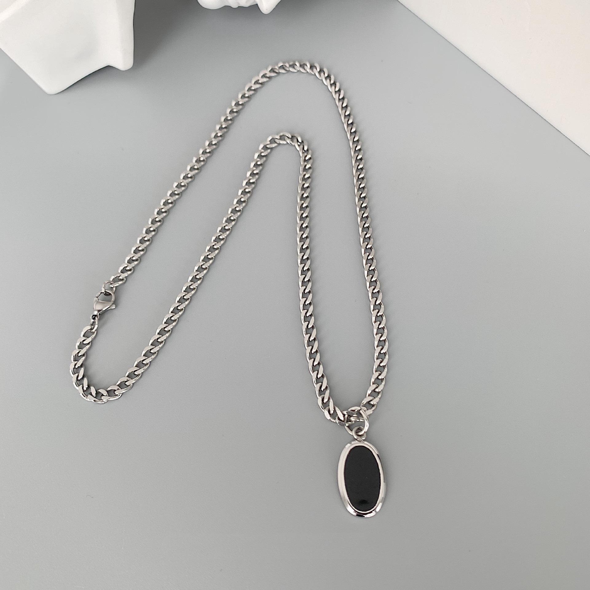 Korean Style Black Oval Pendant Necklace for Women – Retro Hip Hop Clavicle Chain