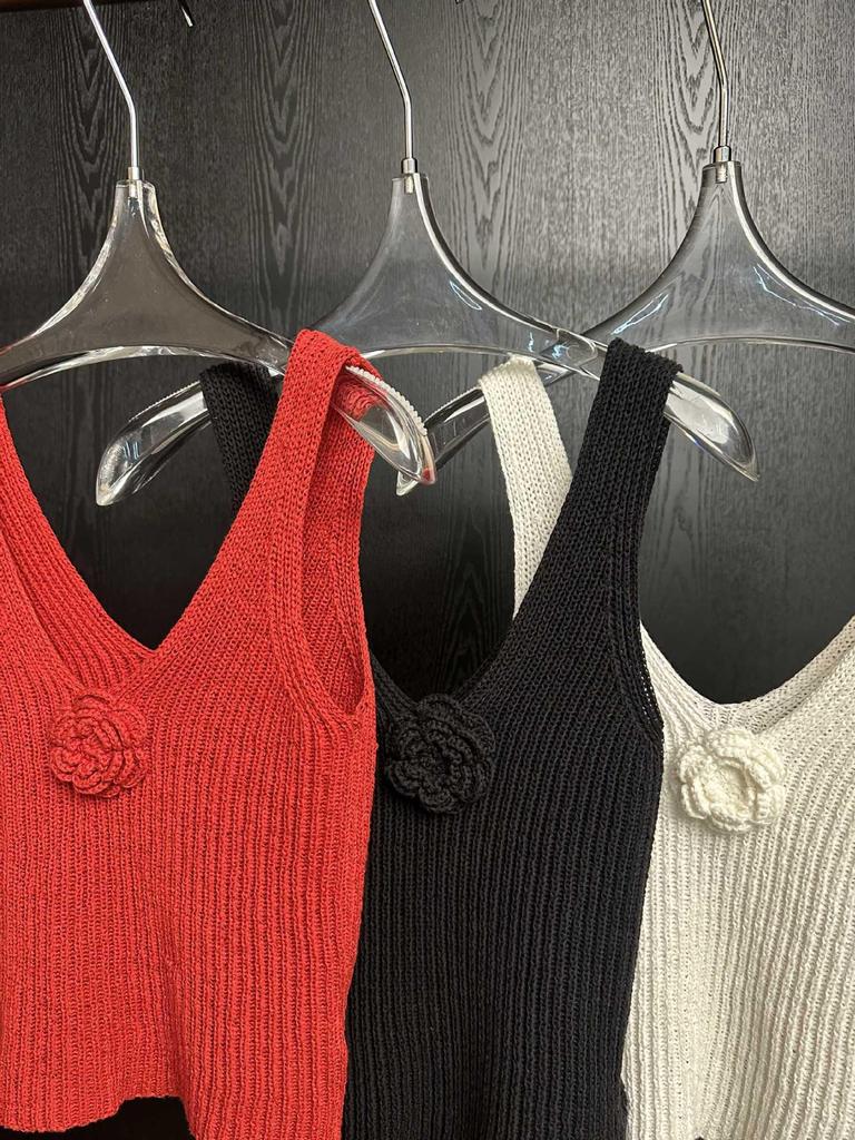 DTWOV 3D Flower Knit Camisole: Women's Spring 2026 Fashion Sleeveless Top