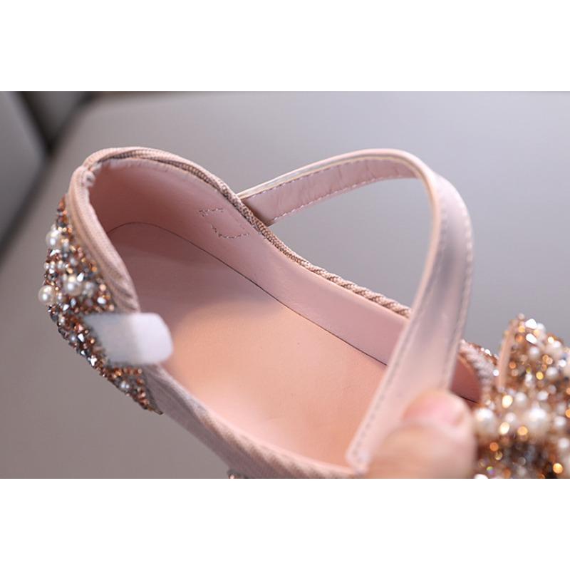 Zapatos sencillos para niñas, nuevos modelos casuales de primavera y otoño con lazo de pedrería, ideales para baile y espectáculos infantiles de tamaño pequeño a mediano.