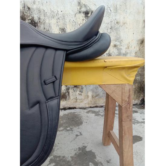Sela de Dressage Monoflap em Couro com Arções Intercambiáveis – Design Elegante do Assento