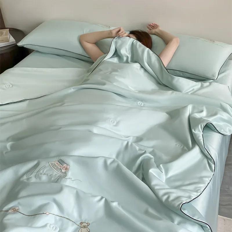 2024 Neue Eis-Viskose Sommerdecke Bär Florale Stickerei Kühlendes Gefühl Dünne Decke Waschbar Antimikrobiell Kühl Leicht Steppdecke