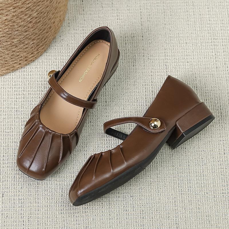 

Туфли-лодочки Xiaoxiangfeng на толстом каблуке с ремешком на подъеме, новые, темпераментные, для работы, с квадратным носком и мелким вырезом, женские туфли Y093-1 39 коричневый