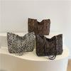 Vintage Chic Floral Tote Bag For Women Large Capacity Stylish Shoulder Bag In White Brown Coffee Colors