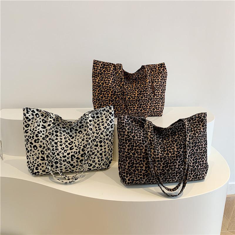 Vintage Chic Floral Tote Bag For Women Large Capacity Stylish Shoulder Bag In White Brown Coffee Colors
