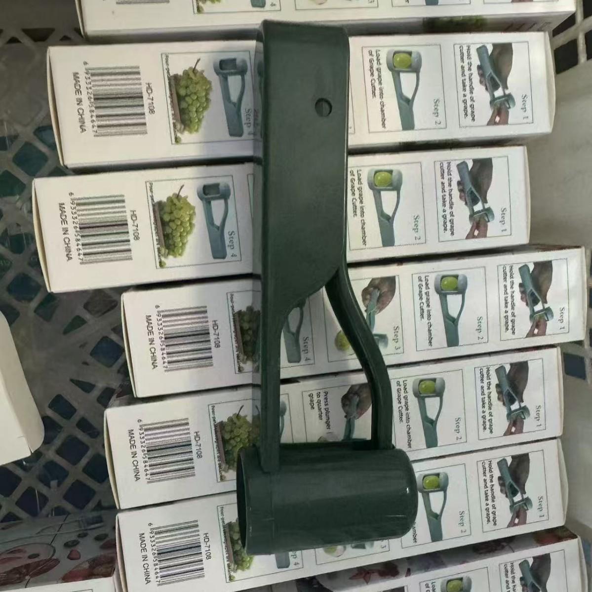 

1PC Grape slicer fruit splitter fresh fruit separator fruit artifact suitable for gifts for friends, colleagues and family