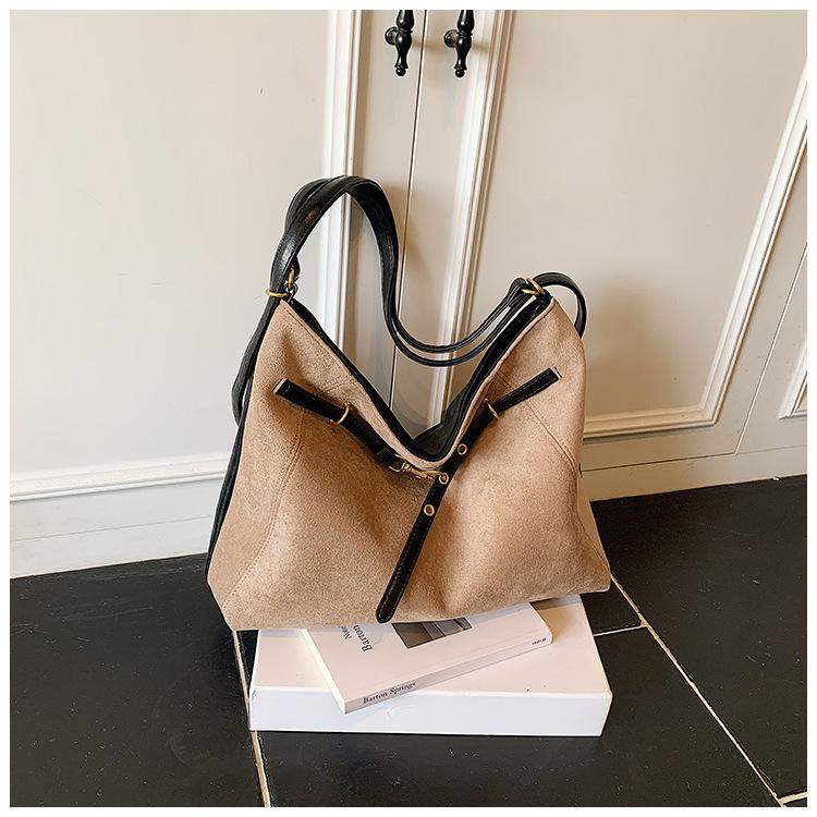

Shoulder bag women s large-capacity new fashion casual commuter bag niche student trendy versatile messenger bag хаки