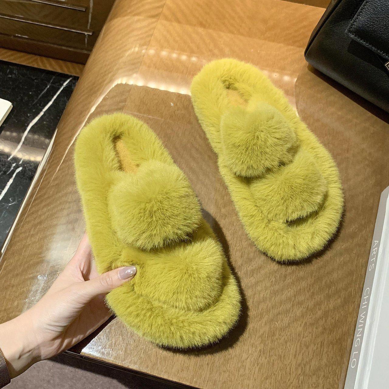 

Внешняя торговля пушистые тапочки женские 2025 европейские и американские новые двусторонние наружные тапочки интернет знаменитости толстая подошва протекающий носок мода хлопок 35 жёлтый