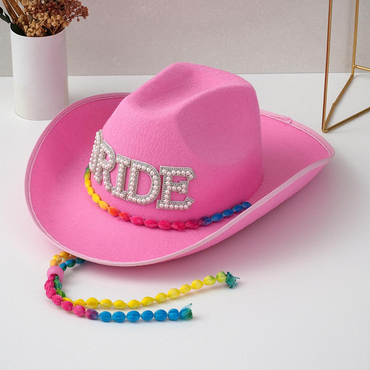 

Женская розовая светящаяся ветрозащитная шапка с бриллиантами и буквенным декором M (56-58 cm) розовый