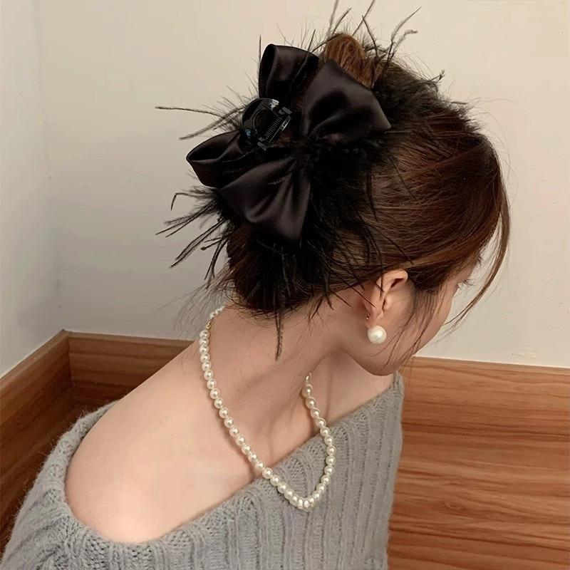 Elegant Black Feather Hair Clip with Bow - Premium Ostrich Feather Hair Accessory for Autumn and Winter
