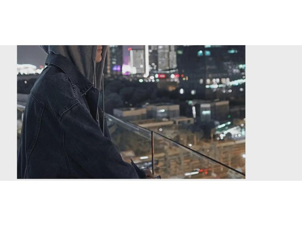 Men's Retro Hong Kong-Style Hooded Denim Jacket, Spring/Autumn Casual Loose-Fit, Trendy Workwear.