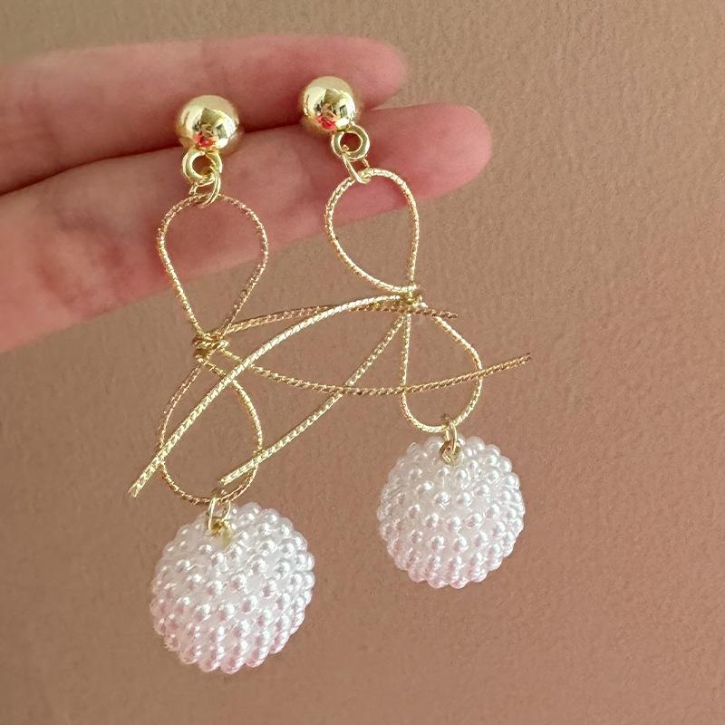 Elegant Light Luxury Gold Silk Bow Rice Bead Drop Earrings French Retro Luxury Xiaoxiang Style Exquisite Women Pierced Ear Jewelry
