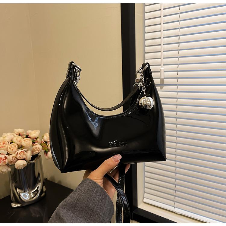 

Underarm fashion bag women s Korean version trendy portable bucket bag 2025 spring new niche high-end oblique span bag чёрный