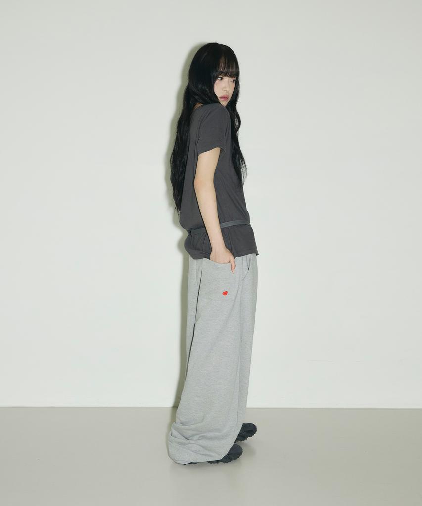 Seulliggeullou Logo Pintuck Wide Curved Sweatpants [Gray]
