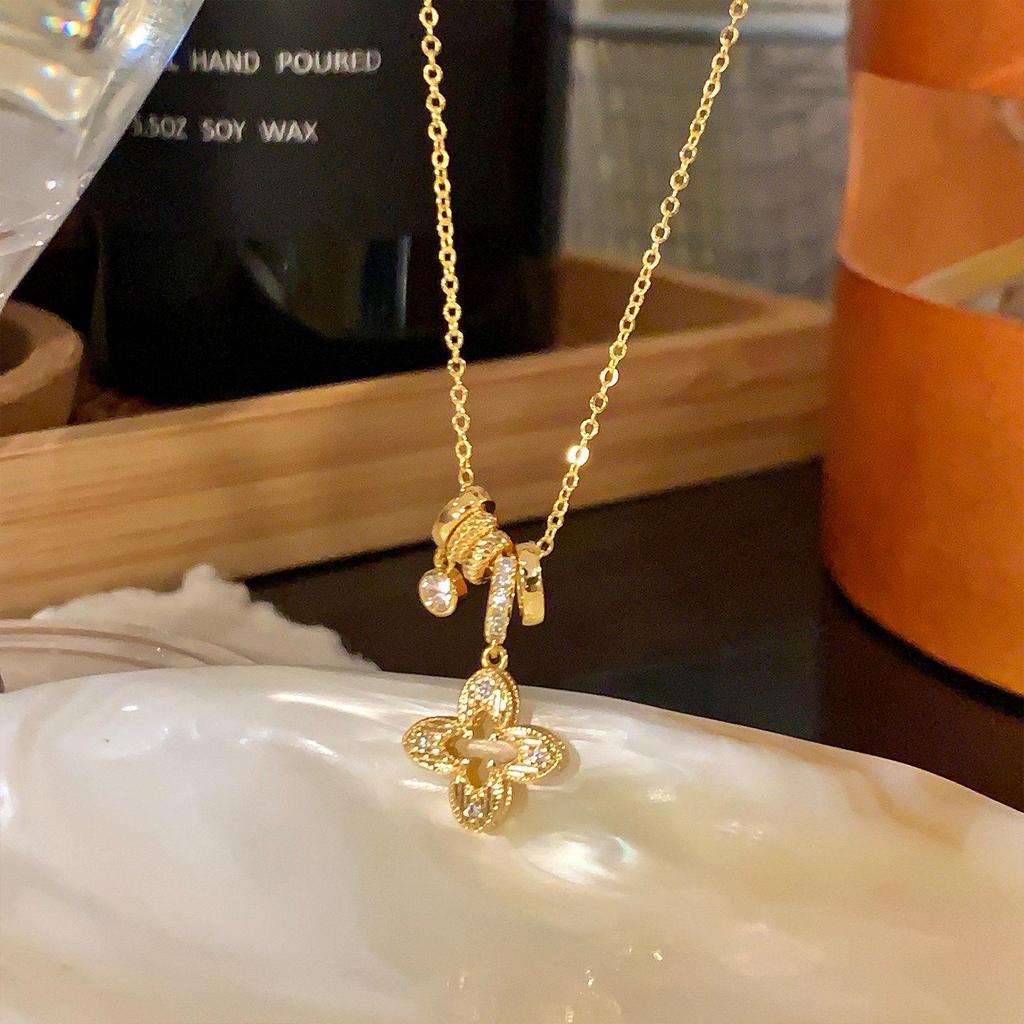 Koreanische exquisite Zirkonia-Blumenkette: Elegantes, vielseitiges Design für einen stilvollen Akzent