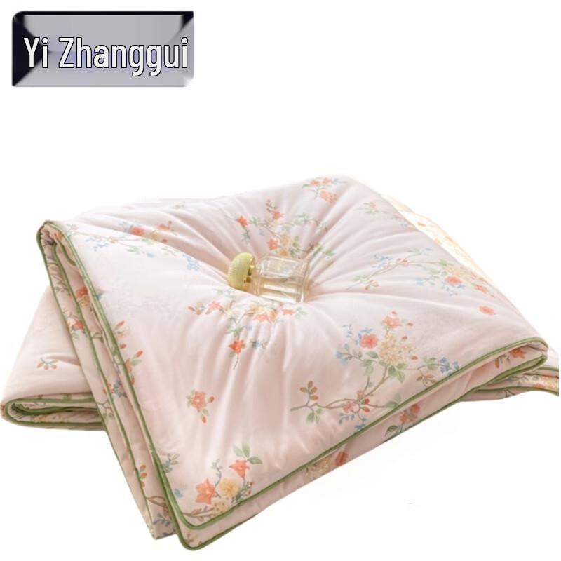 Yi Zhanggui All-Season Polyester Quilt