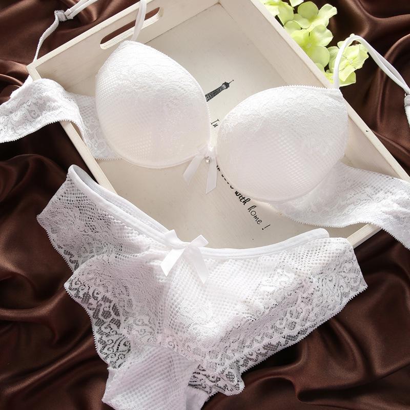 European & American Lace Push-up Bra and Panty Set - Sexy, Comfortable, Underwire Design